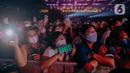 Penonton menyaksikan penampilan grup musik Kahitna dalam pada hari ketiga BNI Java Jazz Festival 2022 di Jakarta International Expo, Kemayoran, Jakarta Pusat, Minggu (29/5/2022). Kahitna membawakan sejumlah tembang hits miliknya seperti, Anda Dia Tahu dan Cantik. (Liputan6.com/Faizal Fanani)