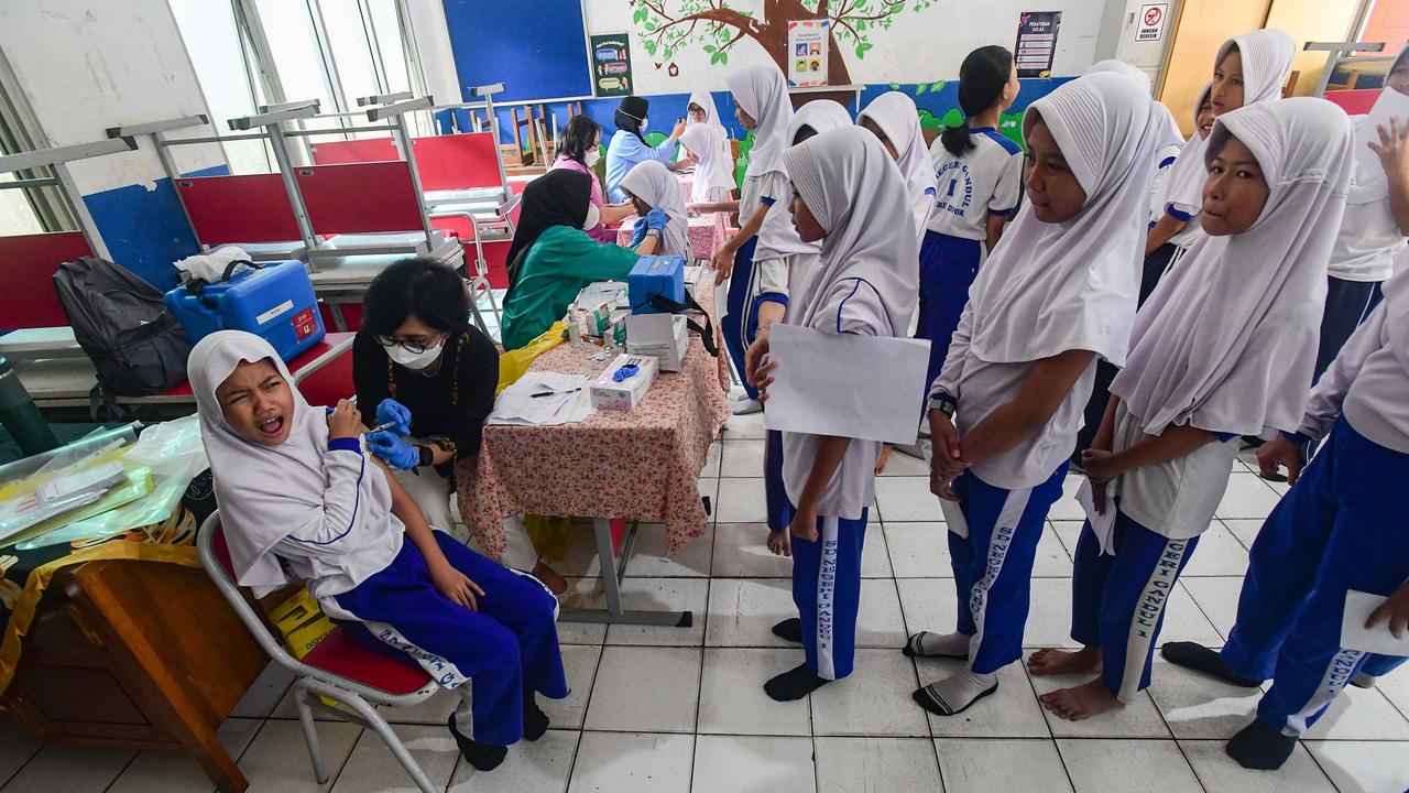 Antusias Murid SD Ikuti Vaksinasi HPV