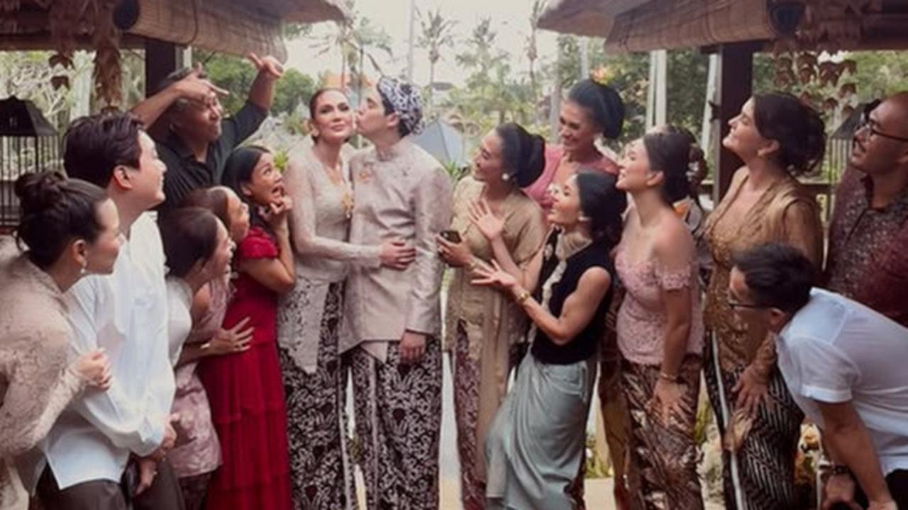 Nirina Zubir Burn Out, Akui Berat Hadiri Siraman Luna Maya dan Maxime Bouttier - Tak Ada Baju yang Pantas