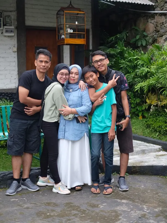 6 Momen Kebersamaan Lesty Kejora dan Ayah, Selalu Kompak