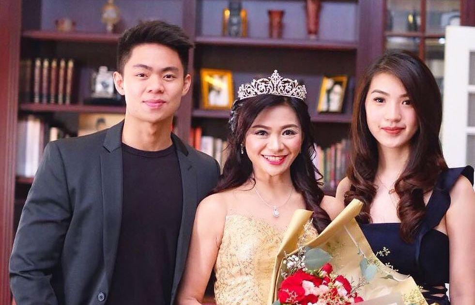 Awet Muda Di Usia 50 Kecantikan Puspa Dewi Kalahkan Pacar Anak Showbiz Liputan6 Com