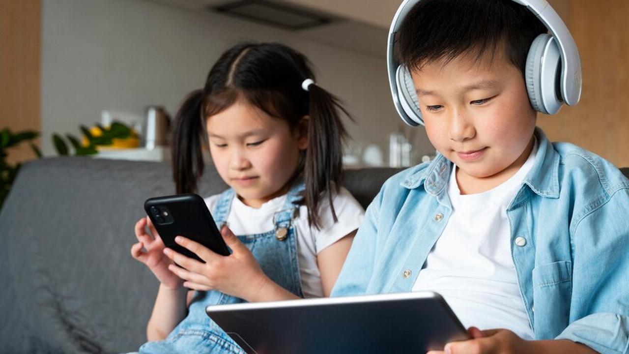 Internet Tidak Aman untuk Anak! Ini Cara Mengajari Anak Bahaya Dunia Digital dengan Mudah