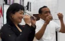 Begini Rasanya Menjajal Kaca Mata Unik Profesor Stella Bikin Menko Pratikno Merem Melek Terkaget-kaget