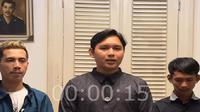 Dua akamsi yang mengancam wisatawan yang akan berlibur ke Pantai Jayanti, Cianjur, dipanggil ke kantor Bupati Cianjur.
