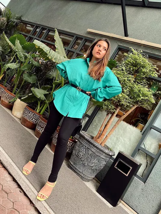 "Nggak cuma pas sedih saja makan es krimnya, tapi kayak cuaca lagi panas gitu, kalau makan es krim jadi lebih segar ya. Aku sih lebih suka varian buah karena segar saja," jelas Marsha Aruan.  (Instagram/aruanmarsha)