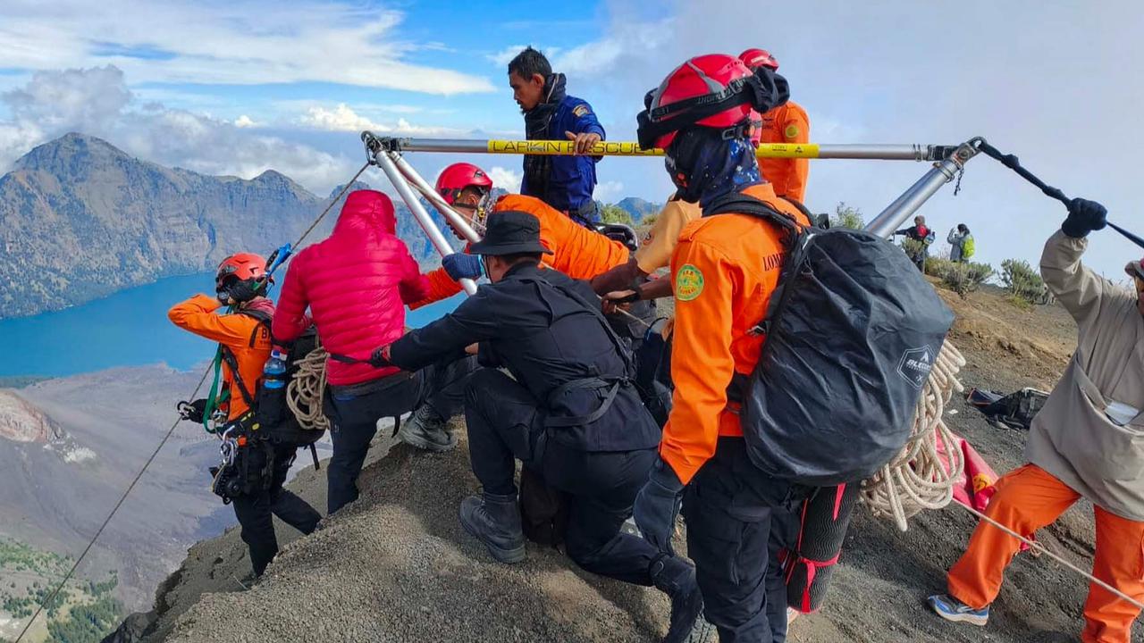 VIDEO: Dramatis dan Menegangkan Proses Evakuasi Pendaki Brasil Jatuh di Gunung Rinjani