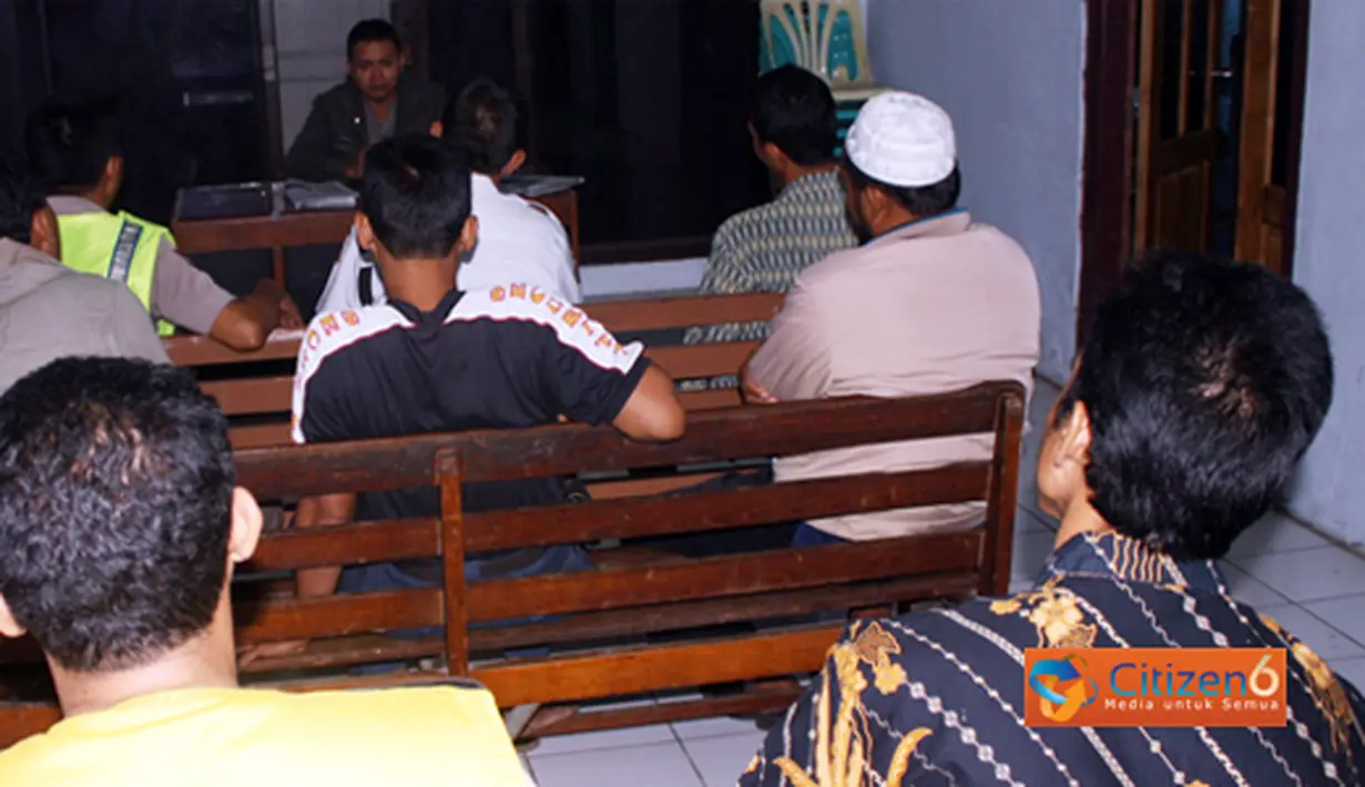 Citizen6, Kendal:Operasi tersebut diakhiri dengan diundangnya pengurus dan petugas parkir Pasar Weleri ke aula Mapolsek untuk diberi pengarahan oleh Kapolsek. (Pengirim: Aryo Widiyanto)