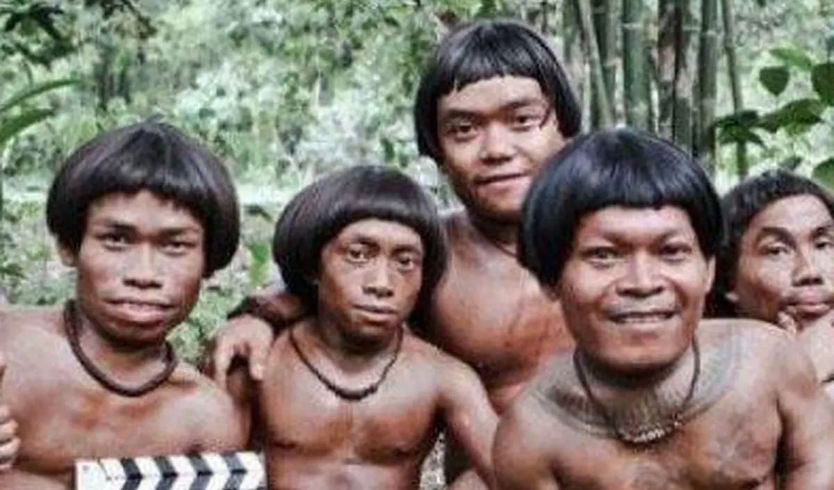 <b>Menyesatkan Manusia</b>