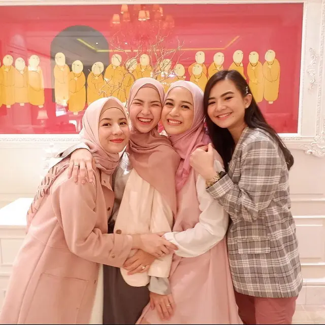 Jadi YouTuber, Ini 7 Momen Kompak Geng Artis The Berempat Aja