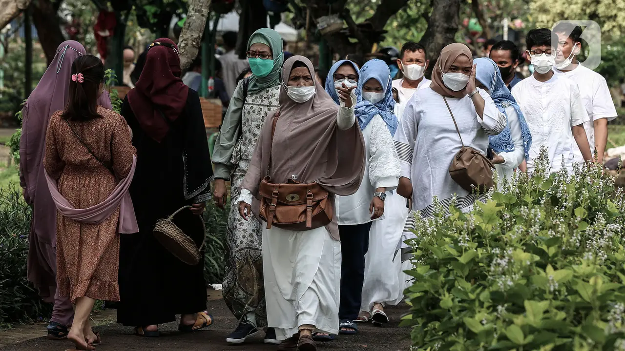 Ziarah Kubur saat Lebaran Idul Fitri di TPU Karet Bivak