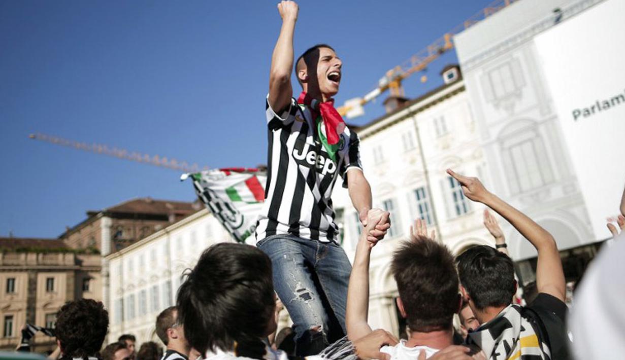 Juventus berhak menggenggam gelar scudetto 2013-2014 setelah berhasil mengumpulkan 93 poin dari 35 pertandingan di Liga Italia Seri A, (4/5/2014). (AFP/Marco Bertorello)