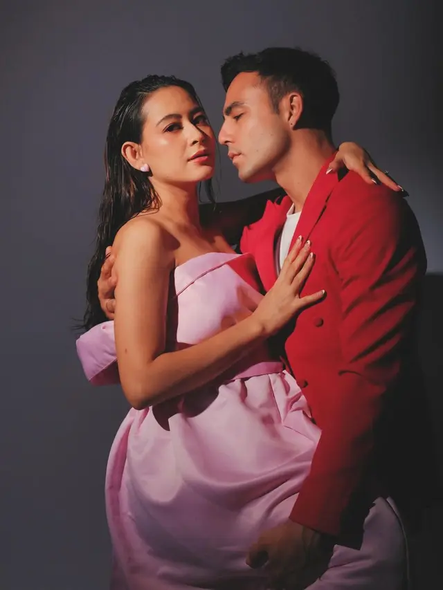 6 Potret Maternity Shoot Laura Theux Bergaun Pink, Umumkan Mengandung Bayi Perempuan
