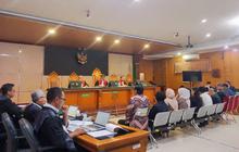 Sidang Dugaan Korupsi di Bekasi, Ibunda Ade Kuswara Jelaskan Sumber Perhiasan yang Disita KPK
