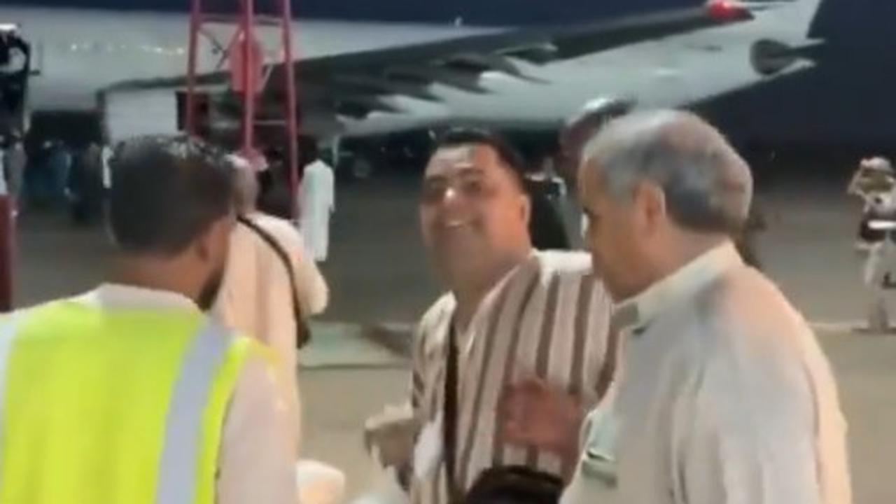 Seorang Jemaah Dilarang Terbang lalu Ditinggal, Pesawatnya Terus Mogok & Kembali Menjemputnya