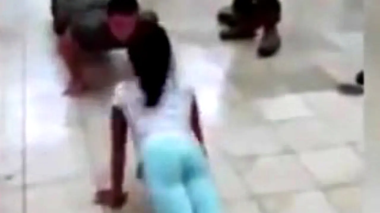 Wow, Adu ‘Push Up’ Anggota Marinir Melawan Gadis Kecil 
