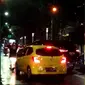 Viral Video Pengemudi Fortuner Rusak Mobil Brio di kawasan Office 8 Senopati, Jakarta Selatan (Jaksel). (Twitter @sirajapadoha)