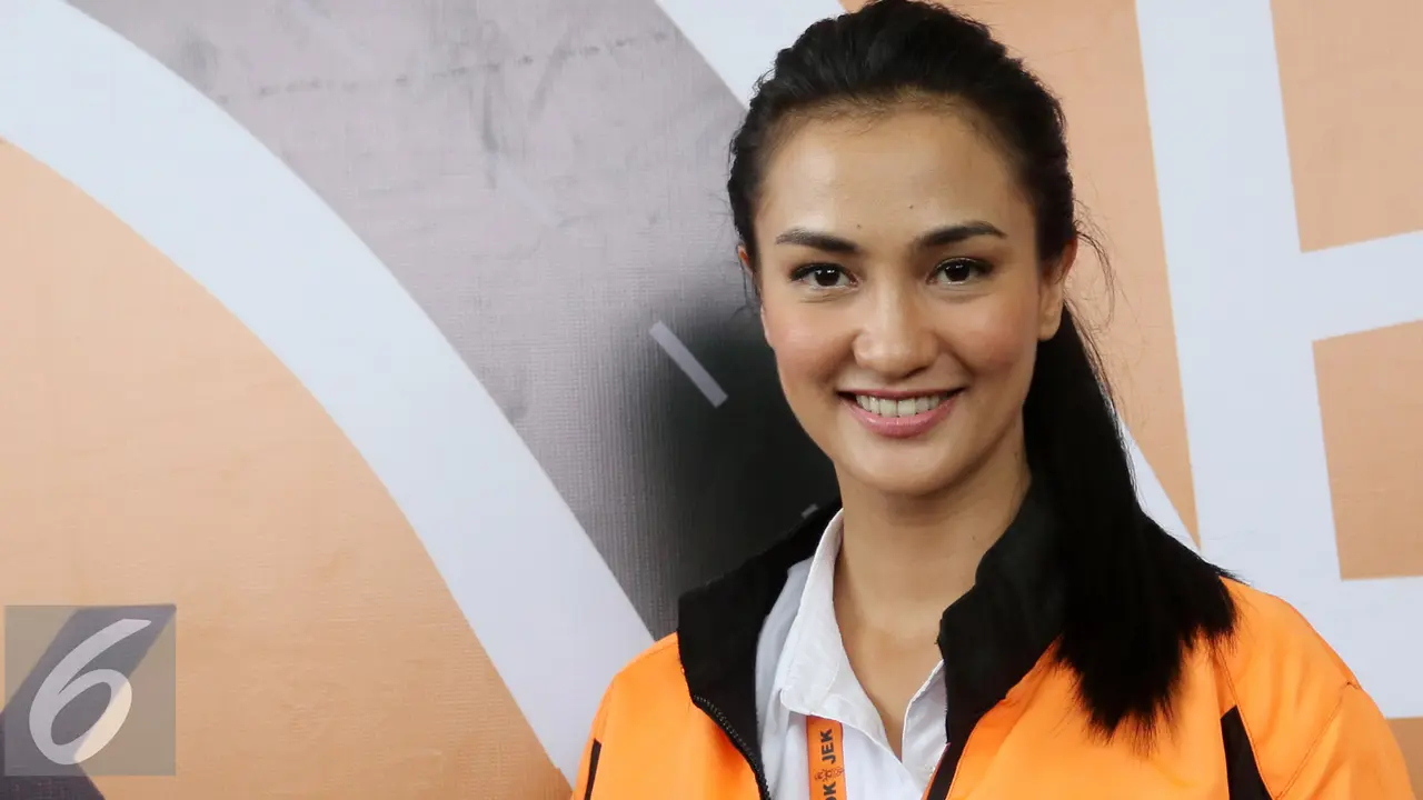 Atiqah Hasiholan