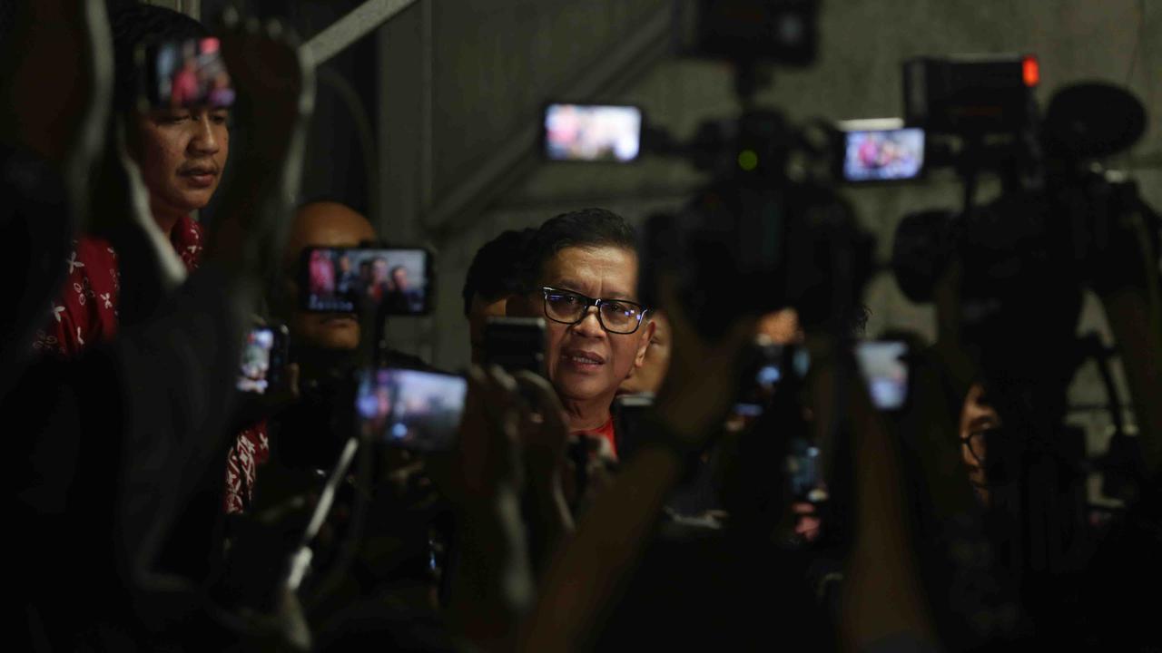 FOTO: Bebas Lewat Amnesti, Hasto Kristiyanto Resmi  Keluar dari Rutan KPK