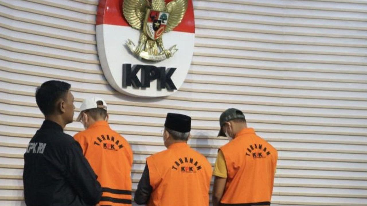 VIDEO: Lancung Gubernur Bengkulu di OTT KPK, Cairkan Honor Guru Honorer Buat Amunisi Pilkada 2024