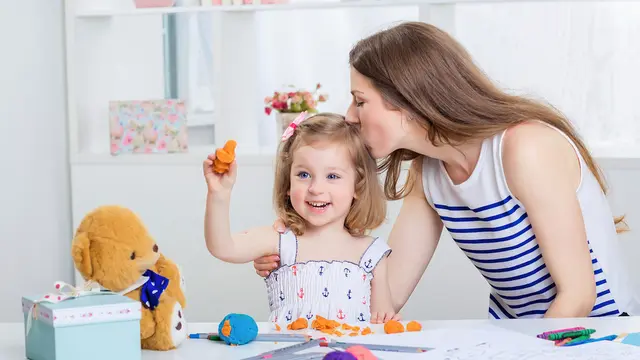 ilustrasi tips bereksperimen yang seru agar anak tidak bosan belajar sains/Evgenyrychko/shutterstock