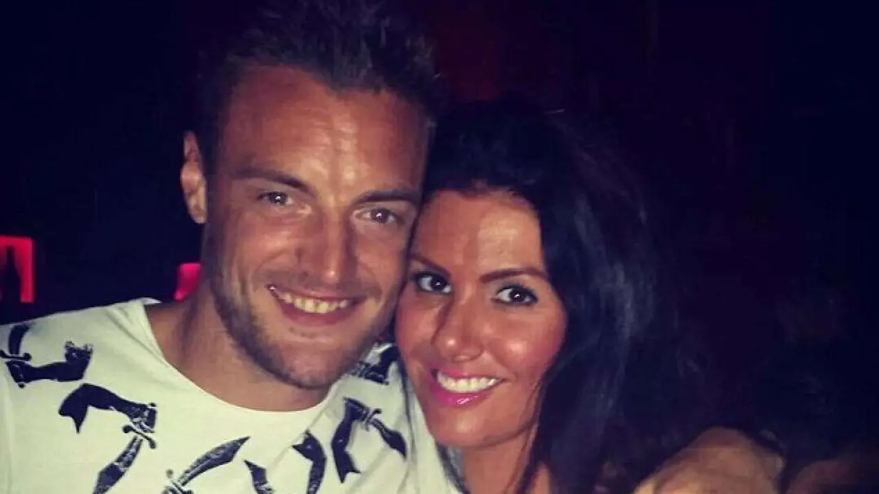 Tunangan Jamie Vardy, Becky Nicholson, berang saat anaknya menjadi korban bully di Twitter. 