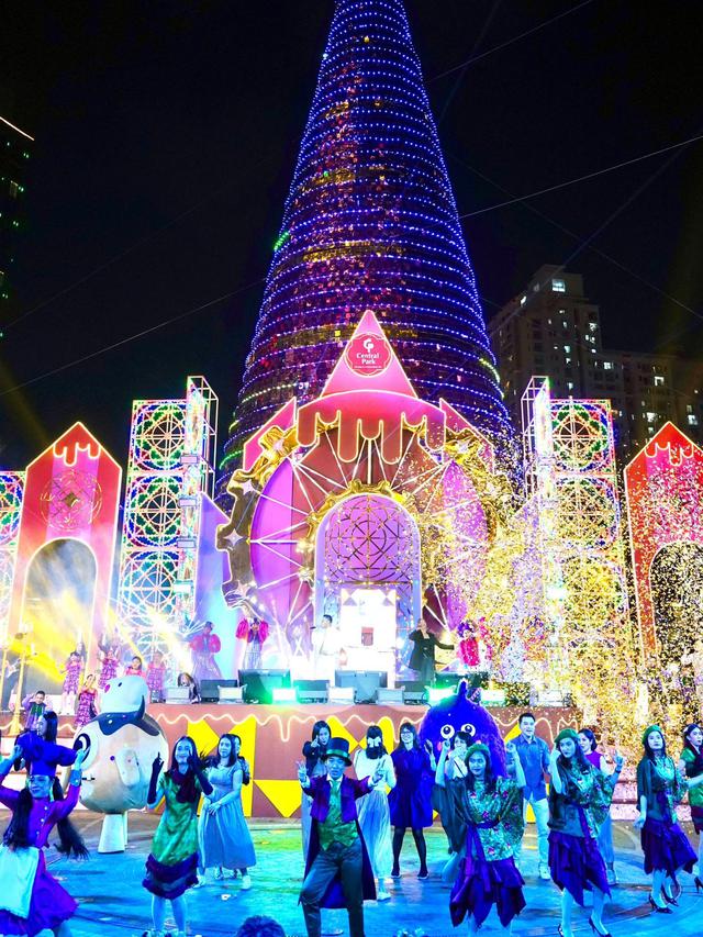 Suasana perayaan Natal dan Tahun Baru di Central Park dan Neo Soho Mall mulai dari tanggal 26 November 2023 hingga 14 Januari 2024.