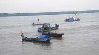 Aktifitas kapal nelayan di perairan Sungai Musi di perbatasan Kabupaten Banyuasin Sumsel (Liputan6.com / Nefri Inge)