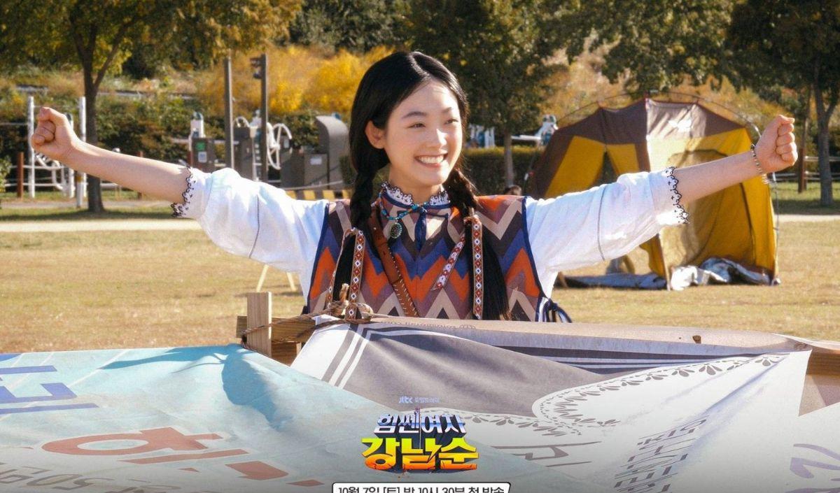 5. Ceria Mirip Namsoon<br>Senyum lebar Lee Yoo Mi mencerminkan kepribadian ceria karakter Namsoon, menunjukkan kesamaan antara aktris dan perannya dalam drakor ini.