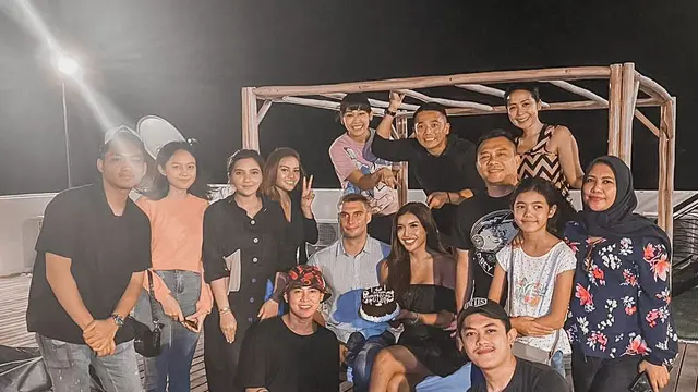 7 Potret Kedekatan Millen Cyrus dengan Aurel Hermansyah yang Sudah Akrab Sejak Dulu