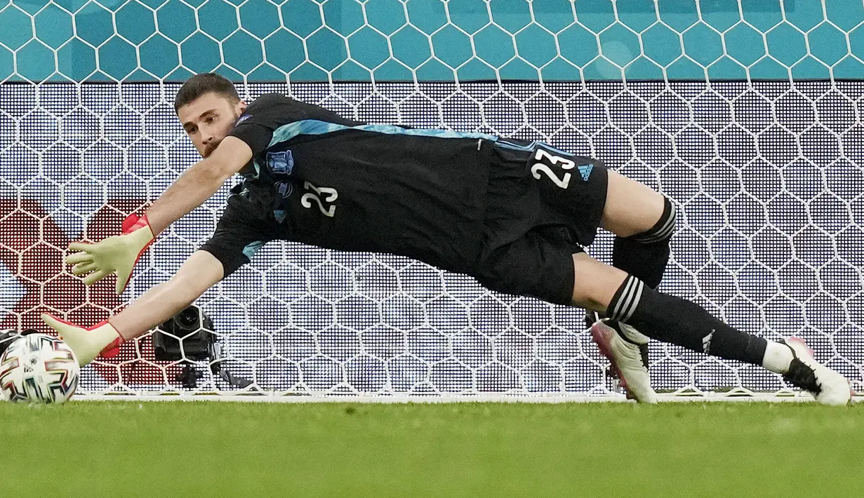 Kepergian Kepa Arrizabalaga dari Athletic Bilbao ke Chelsea pada 2018 menjadi berkah tersendiri bagi Unai Simon. Ia akhirnya menjalani debut di LaLiga pada 20 Agustus 2018 dan berhasil membawa Bilbao mengalahkan Leganes dengan skor 2-1. (Foto:AP/Dmitri Lovetsky, Pool)