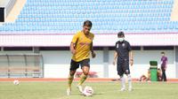 Irsyad Maulana sudah menjalani latihan bersama Persita Tangerang di Indomilk Arena, Selasa (16/03/2021). (Dokumentasi Persita Tangerang)