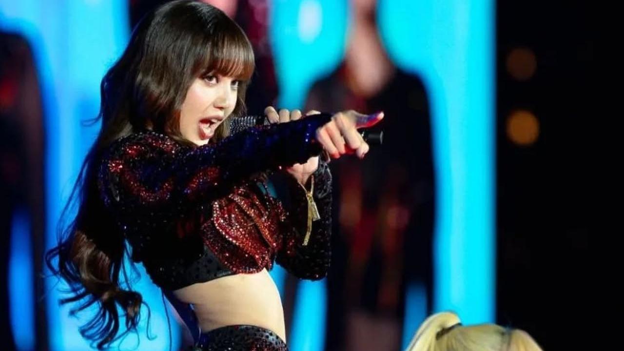 Penampilan Memukau Lisa BLACKPINK Buka Tahun Baru di Thailand, Lalu Perkenalkan Sang Pacar ke Keluarga