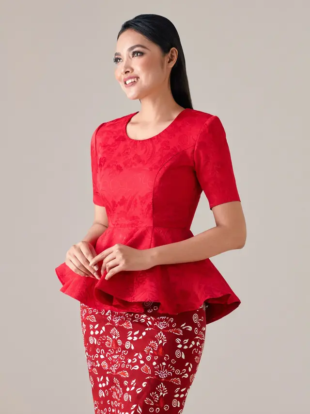 Kebaya Lengan Pendek Klasik Kombinasi Batik