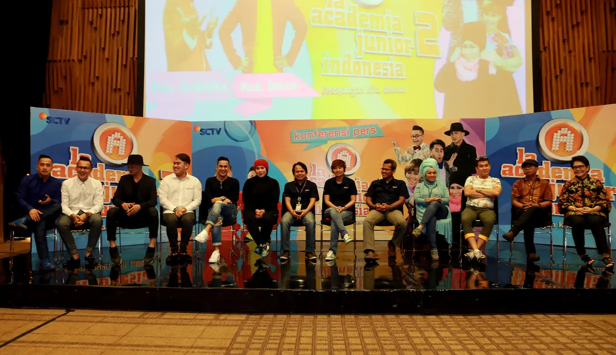 Juri, mentor, serta host 'La Acadmeia Junior 2' di acara konferensi pers di  di SCTV Tower lantai 8, Senayan Jakarta (2/9/2015). (Wimbarsana/Bintang.com)