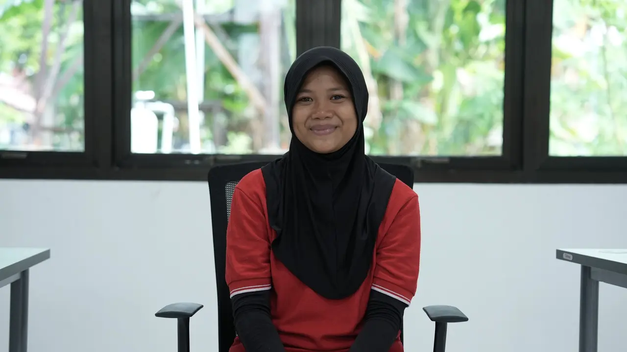 Sendiri di Tengah Perbedaan, Siswi Berhijab Ini Menemukan Rumah Baru di Sekolah Rakyat Kupang