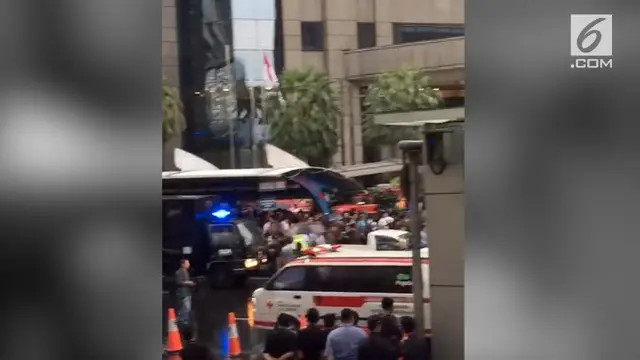 VIDEO: Suasana Evakuasi Korban Ambruknya Balkon BEI