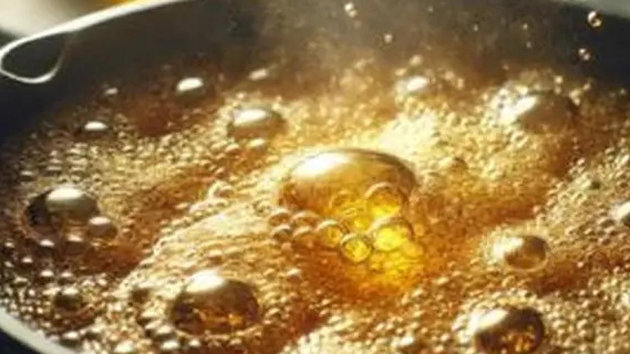 Cara Menggunakan Minyak Goreng Bekas Secara Sehat untuk Memasak Tanpa Bau dan Warna Hitam