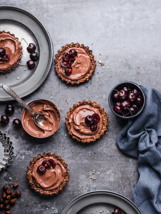 Personil dari boy group NCT membagikan resep kue tart cokelat spesial untuk kado di hari Valentine