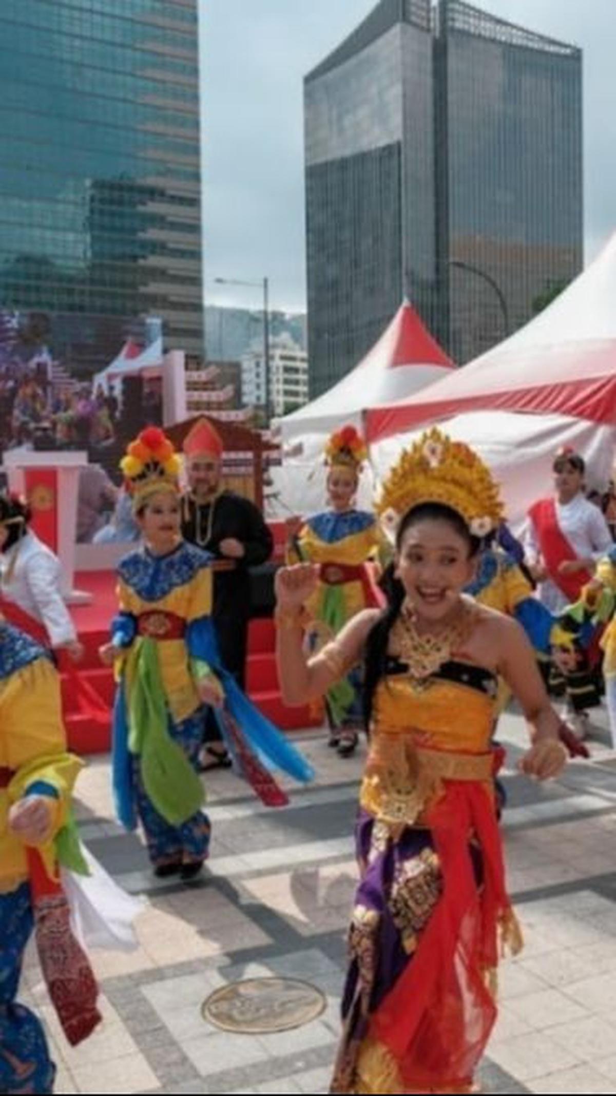 Kelompok Tari Tradisional Indonesia/KTTI yang membuka Festival tampil dengan tarian yang mencerminkan kemajemukan Tanah Air.&nbsp;Dokumentasi: KBRI Seoul