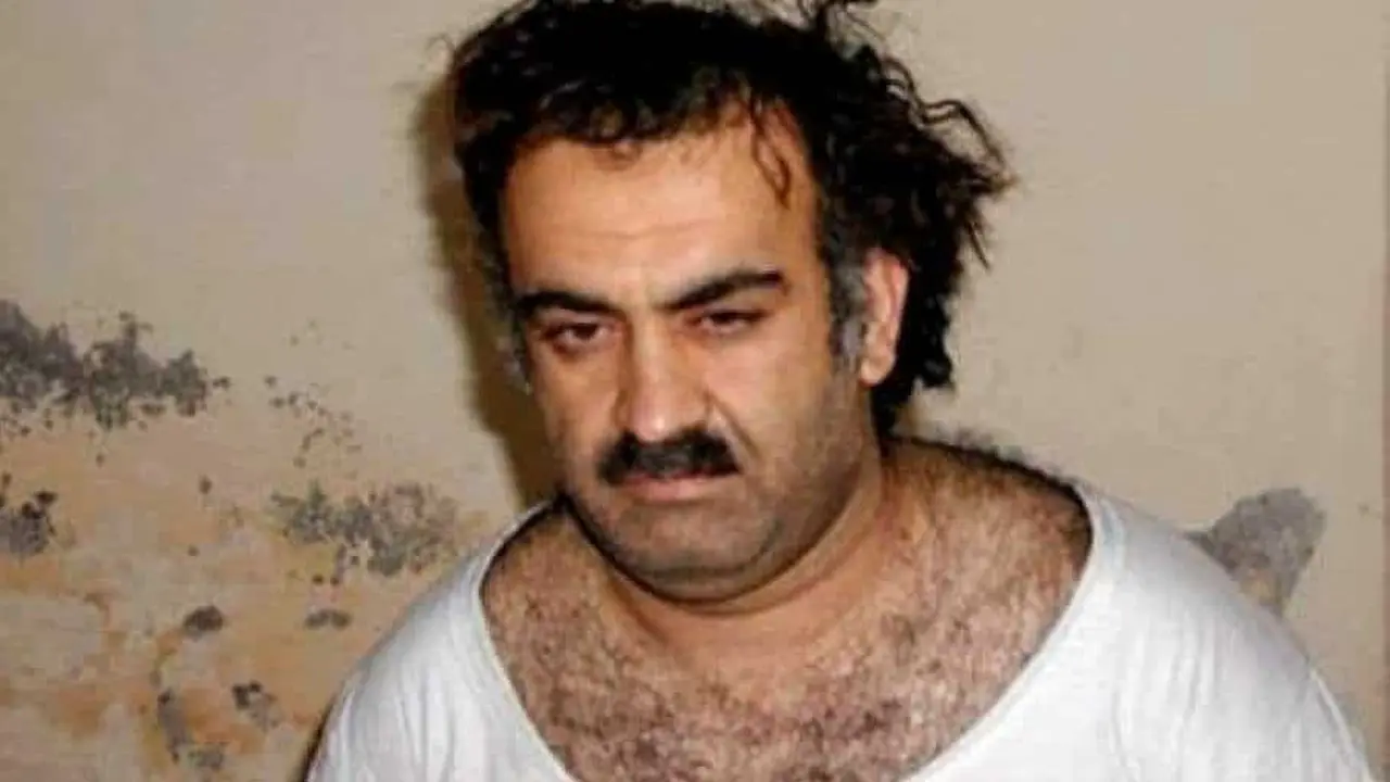 Khalid di Rawalpindi, Pakistan, in March 2003. Ia merupakan salah satu teroris paling dicari di dunia.
