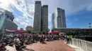 Suasana FIFA Fan Festival Boston, AS, di City Hall Plaza dipadati ribuan penggemar yang menyaksikan laga Inggris kontra Kroasia pada Piala Dunia 2026, Rabu (17/6/2026). (KLY Sports/Hery Kurniawan/Adv/Powerade)