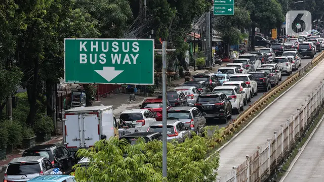 FOTO: Usai Libur Lebaran, Lalu Lintas Jakarta Kembali Macet