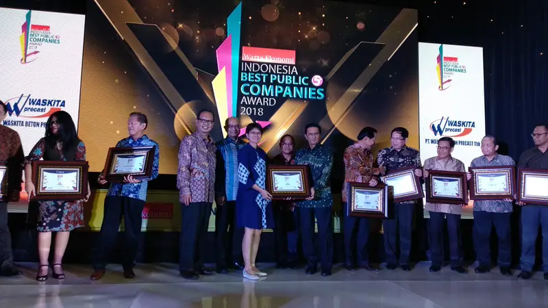 PT Surya Citra Media Tbk (SCMA) menerima penghargaan sebagai Indonesia Excellent Public Company 2018, kategori Trade, Services and Investment di Jakarta, Selasa (31/7/2018). Foto: Liputan6.com/Maulandy