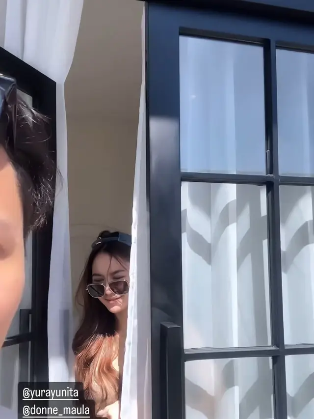 Bulan Madu Rizky Febian dan Mahalini