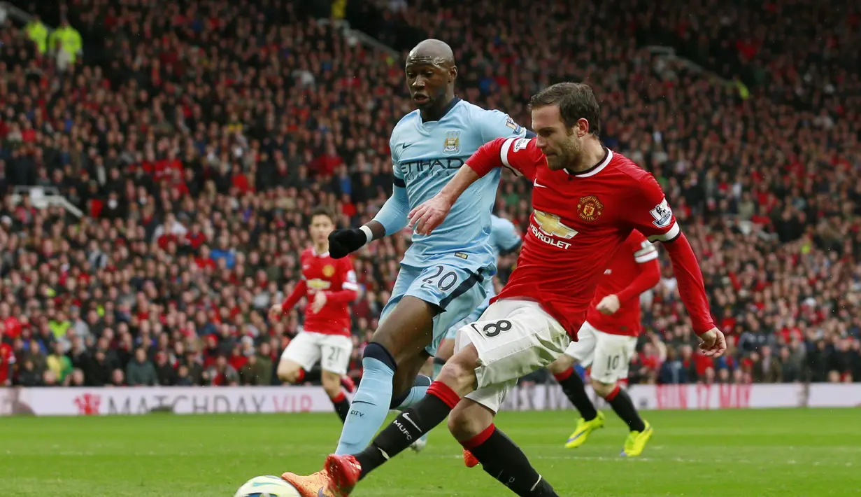 Juan Mata mencetak gol ketiga bagi Manchester United (Reuters / Jason Cairnduff)