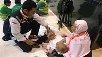 Jemaah haji yang mengalami kondisi darurat dievakuasi, maka akan dirujuk ke Klinik Kesehatan Haji Indonesia (KKHI). (Dok Tim Pertolongan Pertama Pada Jamaah Haji (P3JH) Kementerian Agama)
