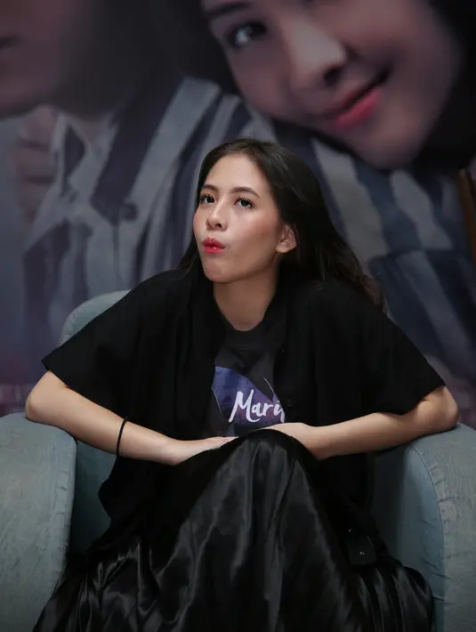 Adhisty Zara saat konferensi pers peluncuran poster dan official trailer film Mariposa di  Jakarta, Senin (10/2/2020). (Adrian Putra/Fimela.com)