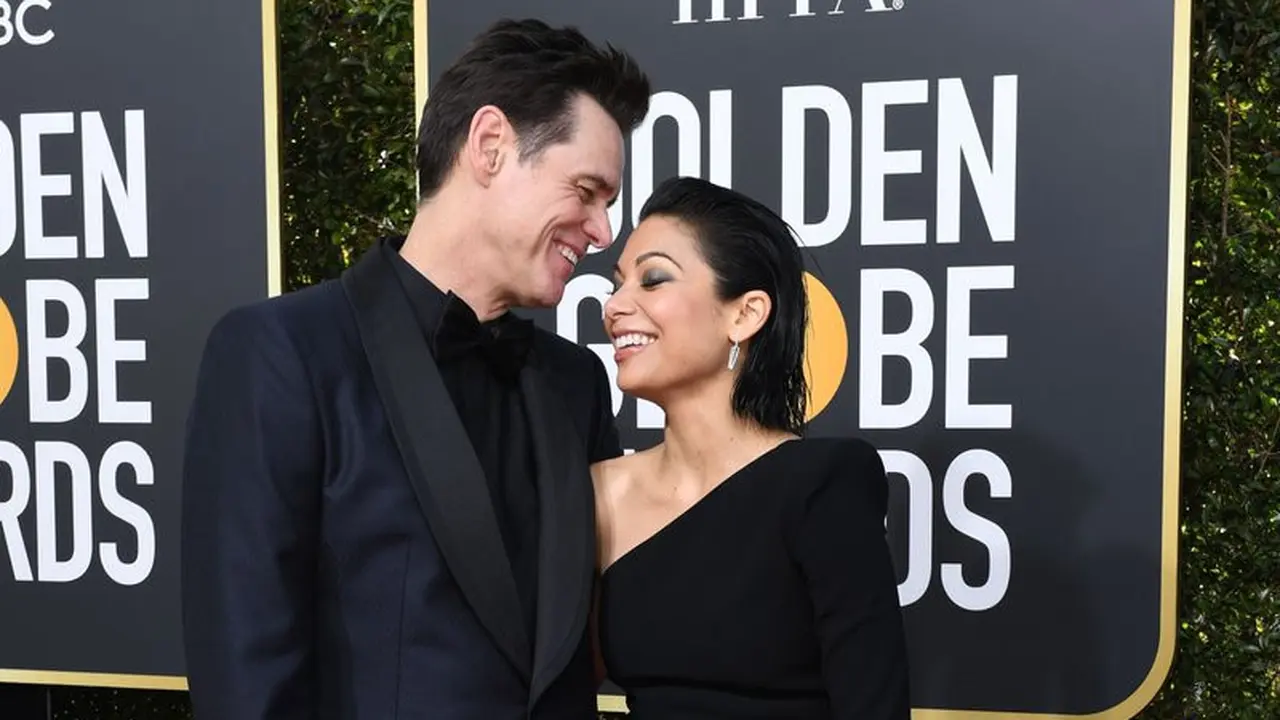 Jim Carrey dan Ginger Gonzaga. (Twitter/ goldenglobes - https://twitter.com/goldenglobes/status/1082062107439288321)