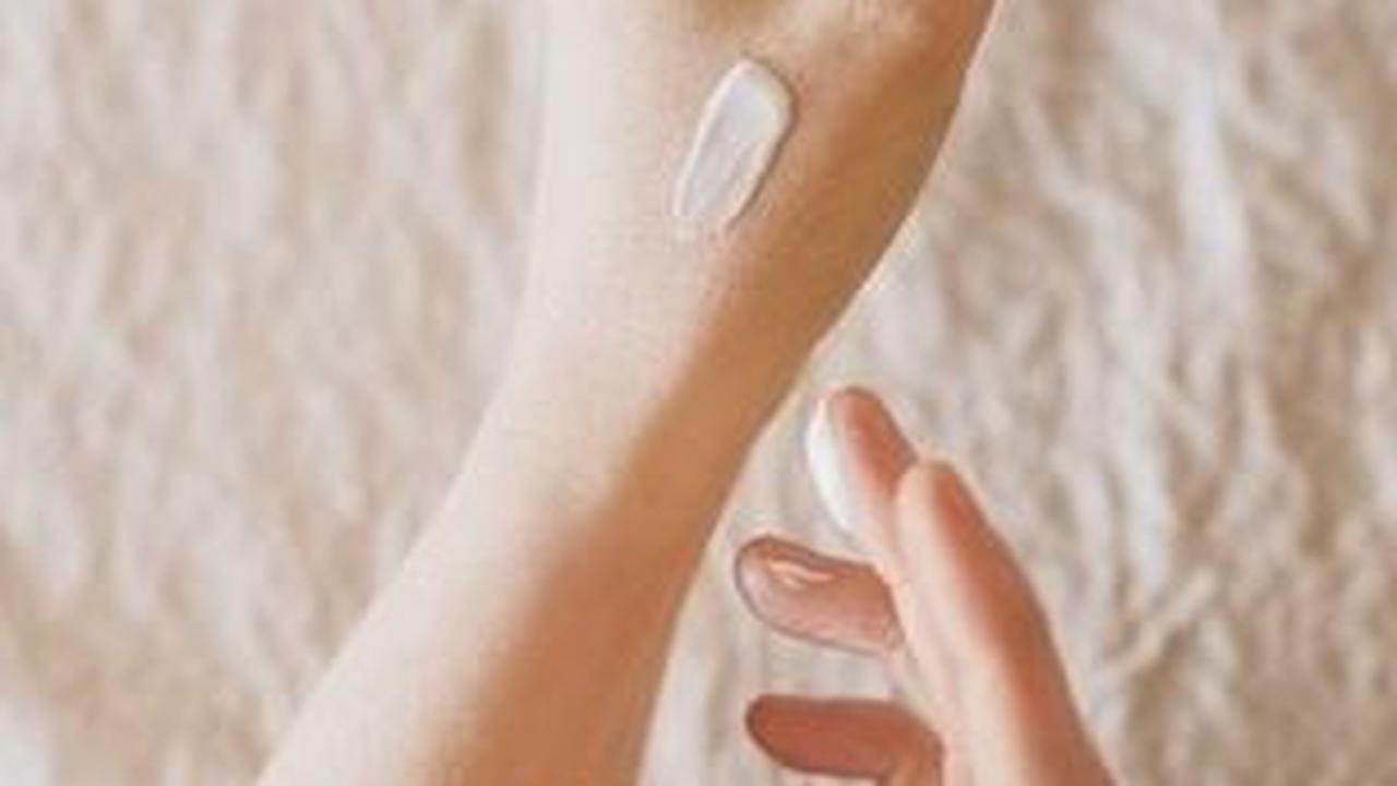 Dengan beragam pilihan aroma dan kandungan yang bermanfaat bagi kulit, body lotion dari Bonavie menjadi pilihan yang tepat untuk merawat kulit Anda sehari-hari.&nbsp;