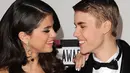 "Namun saat ini Selena Gomez dan Justin Bieber butuh waktu sendiri," lanjutnya. (Elite Daily)